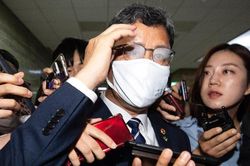 Bộ trưởng Thống nhất Hàn Quốc xin từ chức giữa căng thẳng leo thang