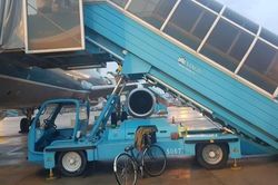 Vietnam Airlines nói gì về vụ khách ngã cầu thang khi xuống máy bay?