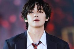 Nhiều chuyên gia thế giới tin V BTS sẽ trở thành huyền thoại như Paul McCartney của Beatles