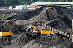 Tìm cách 'giữ chân' công nhân mỏ - trăn trở của lãnh đạo ngành than