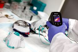 Israel phát minh khẩu trang tự diệt virus SARS-CoV-2 bằng nhiệt