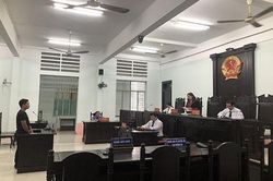 Đang thanh toán tiền xe thì bị trộm điện thoại