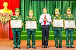 Khen thưởng các tập thể, cá nhân có thành tích xuất sắc trong đấu tranh các chuyên án ma túy