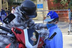 Học sinh tựu trường ngày 15/8: Có gấp gáp và 'ăn bớt' thời gian nghỉ hè của học sinh?