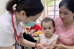 Tiếp nhận nhiều trẻ mắc bệnh tay chân miệng, phụ huynh cần cảnh giác 3 dấu hiệu sớm cảnh báo bệnh của con diễn biến nặng