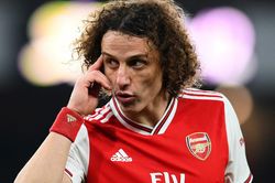 CĐV Arsenal đòi tống cổ David Luiz sau trận thua Man City