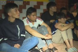 Ngăn chặn hơn 30 thanh, thiếu niên mang theo hung khí hỗn chiến
