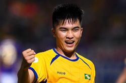 SLNA lần đầu thắng CLB Hà Nội sau 3 năm, lên ngôi đầu V.League