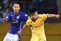 Văn Lắm sút xa thành bàn trước CLB Hà Nội