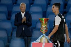 Chị gái Ronaldo gây chiến với HLV Sarri