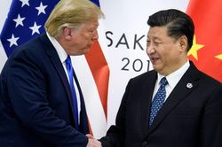 Cuốn sách 'bóc trần' Nhà Trắng: Ông Trump cầu xin ông Tập