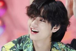 V BTS đi tới đâu cũng luôn được để ý