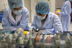 Thế giới hiện có 130 ứng cử vaccine Covid-19