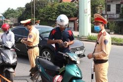 Đề xuất trừ điểm bằng lái là 'văn minh và mang tính nhân văn'