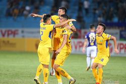 Tám năm mới thắng Hà Nội FC, HLV SLNA nói điều bất ngờ
