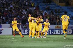 Sông Lam Nghệ An đánh bại Hà Nội, tạm dẫn đầu V.League 2020