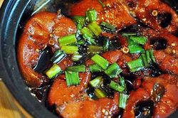 Kho cá lóc chỉ cần bỏ thêm thứ này cá béo ngậy, hết tanh, mềm tan trong miệng ai cũng mê