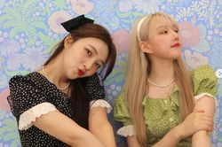 Cùng 'soi' lovestgram của Joy và Yerin, bảo sao các fan không ghen tị