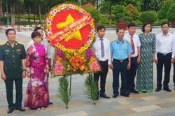 Dâng hương tưởng niệm các Anh hùng liệt sĩ tại tỉnh Tây Ninh