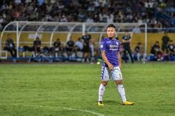 Nén đau vào sân, Quang Hải không 'giải cứu' được Hà Nội FC
