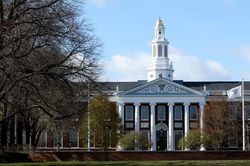 Harvard bỏ yêu cầu điểm SAT và ACT trong tuyển sinh 2021