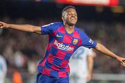 Sao trẻ Ansu Fati đang 'trêu ngươi' Barcelona