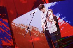 Vương Nguyên (TFBOYS) hóa nam thần vạn người mê, bùng cháy sân khấu với bản tình ca ngọt ngào