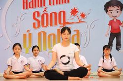Hàng nghìn học sinh Thủ đô đồng diễn hưởng ứng ngày Quốc tế Yoga