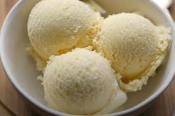Công thức làm kem vani chuẩn vị cho ngày hè thanh mát