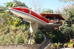 Khách sạn đẳng cấp bên trong máy bay Boeing 727