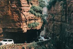 Con đường khoét núi dài 1.250 m, hiểm trở bậc nhất thế giới