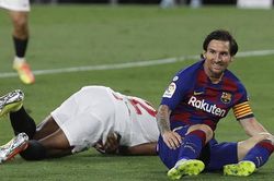 Sevilla 0-0 Barcelona: Messi tịt ngòi, Barca bị Real rút ngắn khoảng cách
