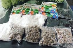 Ba ngàn đồng 1 lít trà sữa, mua cả can cho con uống dần