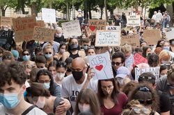 Hungary: Tuần hành bên ngoài Đại sứ quán Mỹ chống phân biệt chủng tộc
