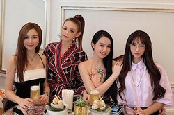 Hương Baby hội ngộ nhóm bạn thân nhan sắc nghiêng nước nghiêng thành