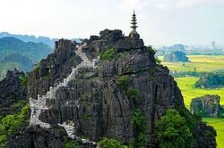 Về Ninh Bình ngắm Hang Múa mùa sen nở