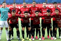 HLV Alexandre Gama: 'Tôi muốn Văn Lâm ở lại với Muangthong'
