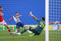 Arsenal thua cay đắng Brighton 1-2