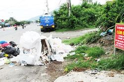 'Đổ rác theo cân'
