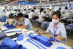 5 tháng, xuất khẩu dệt may, điện thoại sụt giảm mạnh 'bay' cả tỷ USD