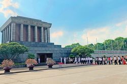 Lần đầu thăm Lăng Bác
