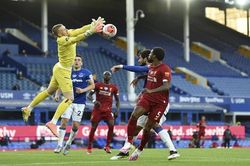 Everton cầm chân Liverpool trong trận đấu không bàn thắng