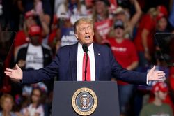 Toàn cảnh Tổng thống Trump vận động tranh cử bất chấp đại dịch COVID-19
