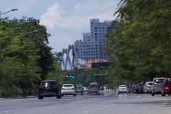 Nền nhiệt duy trì 40 độ, đường phố Hà Nội xuất hiện ảo ảnh