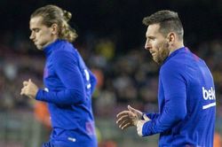 Messi và Griezmann suýt đánh nhau, HLV Setien phải can thiệp