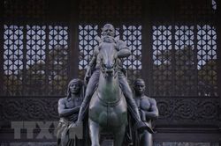 Tổng thống Mỹ phản đối bỏ tượng cố Tổng thống Roosevelt ở New York