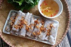 Cách làm bánh cuốn từ bánh tráng chỉ trong 5 phút, chị em vụng mấy cũng làm được