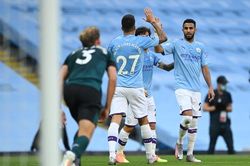 De Bruyne không đá chính, Man City vẫn đè bẹp Burnley