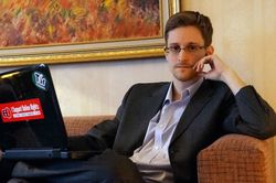 Cựu điệp viên Snowden từng theo dõi thông tin qua mạng ra sao?