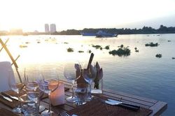 Quán bar The Deck Saigon vinh danh tốt nhất TG có 'menu' đắt cỡ nào?
